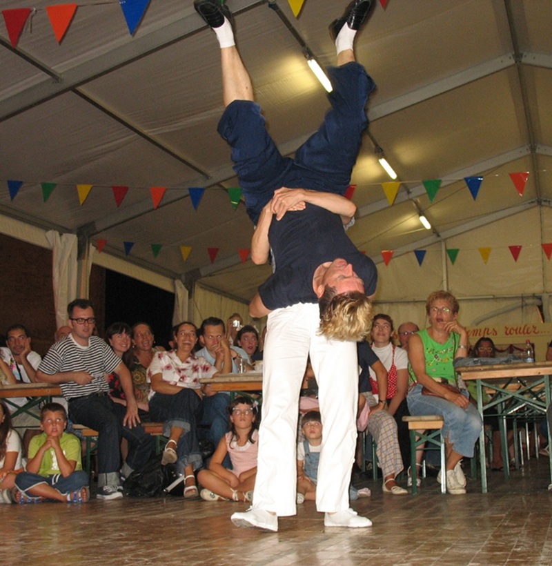 Swing plesna akrobacija lindy hop